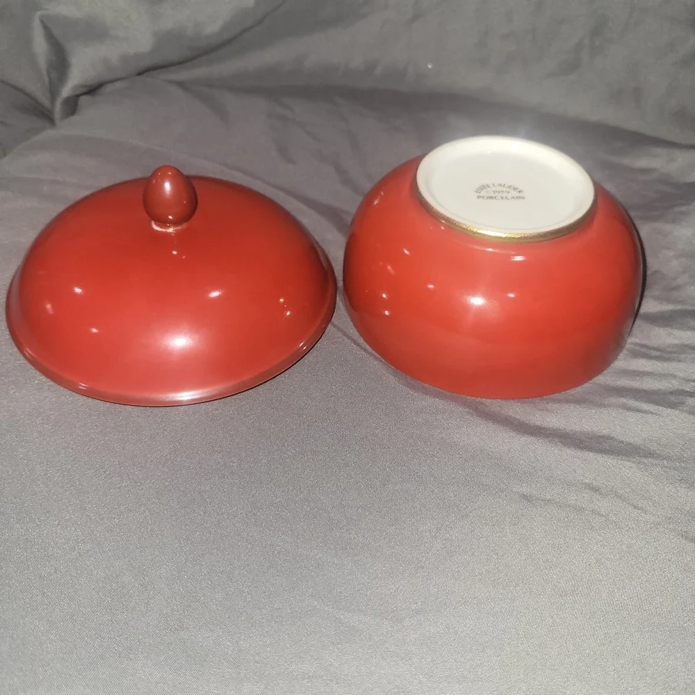 Vintage 1979 Oriental Estee Lauder porcelain Red trinket dish Powder Cosmetic